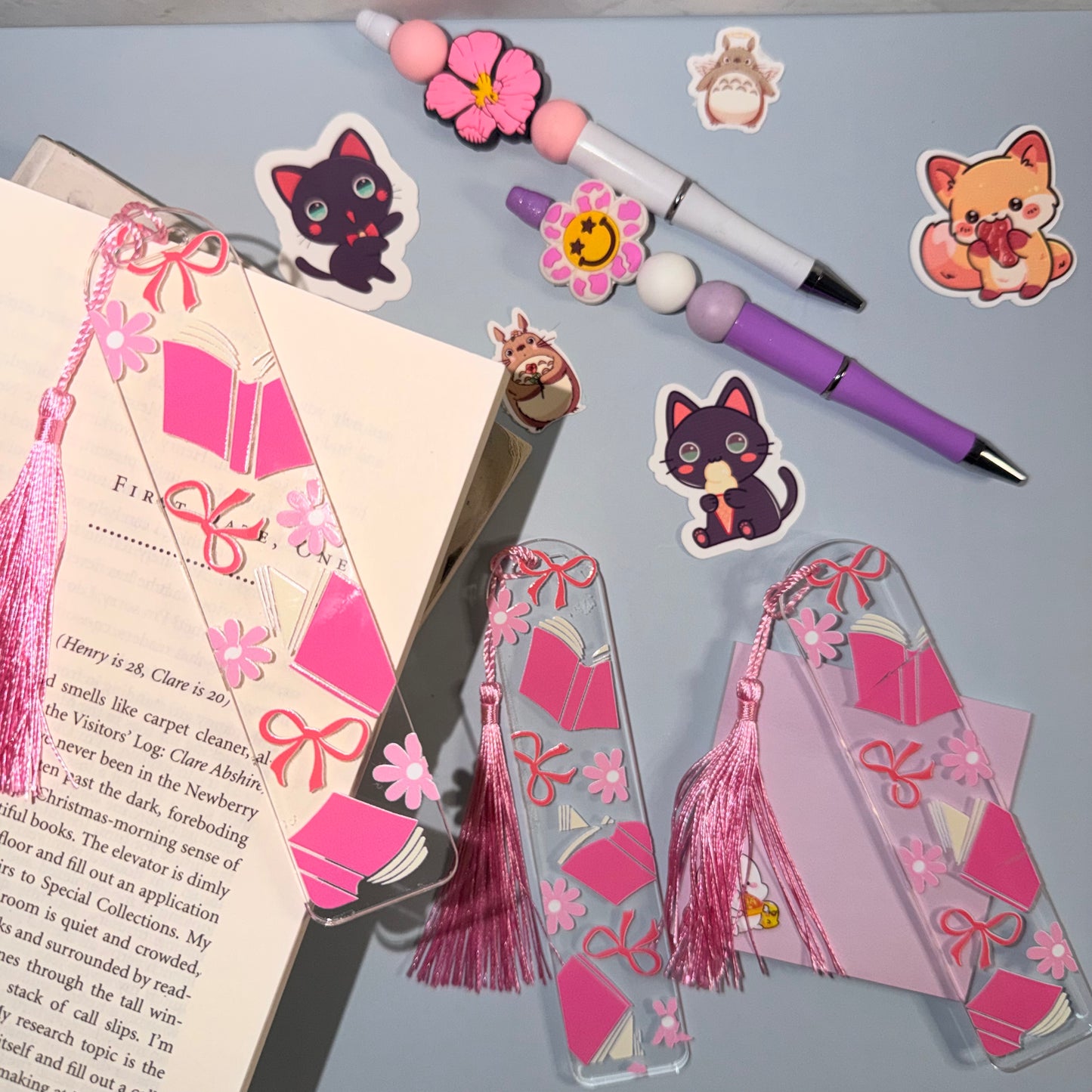 Books & Bows Bookmark